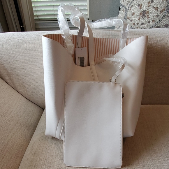 Classically Chic, White Leather Tote - Picture 2 of 8